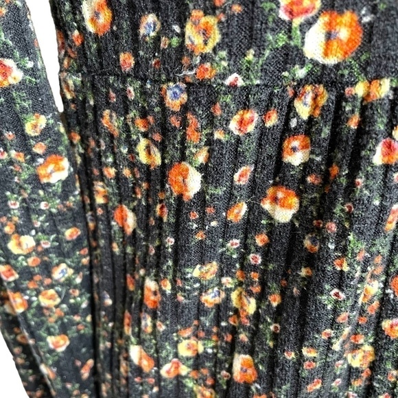 Floral Ditsy Tunic Top 🖤 - Picture 9 of 9